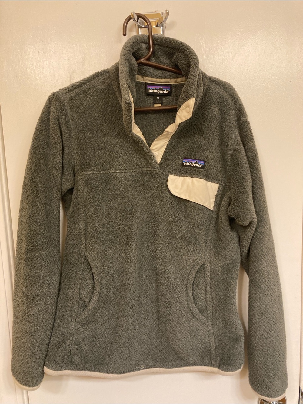 Patagonia Olive Gray Fleece Snap-T Pullover with Cream Trim